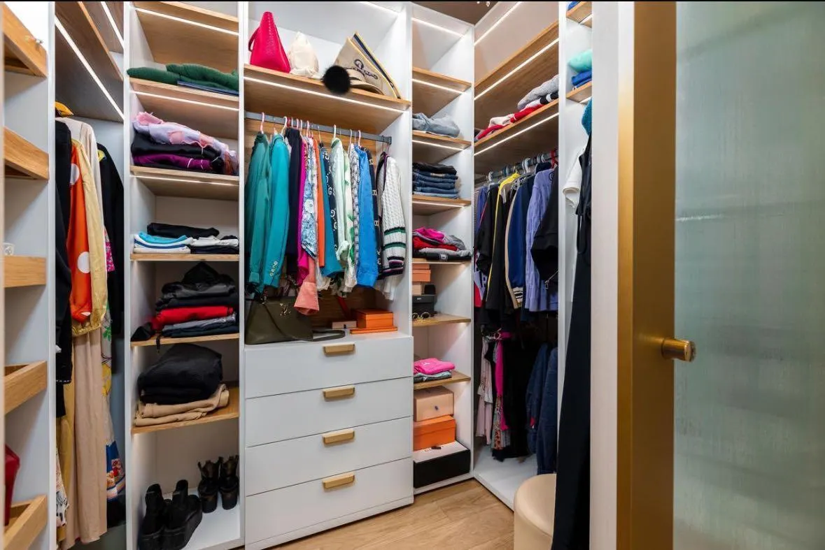 Квартира, 5-комн., 240 м², Nino Zhvania St, 55