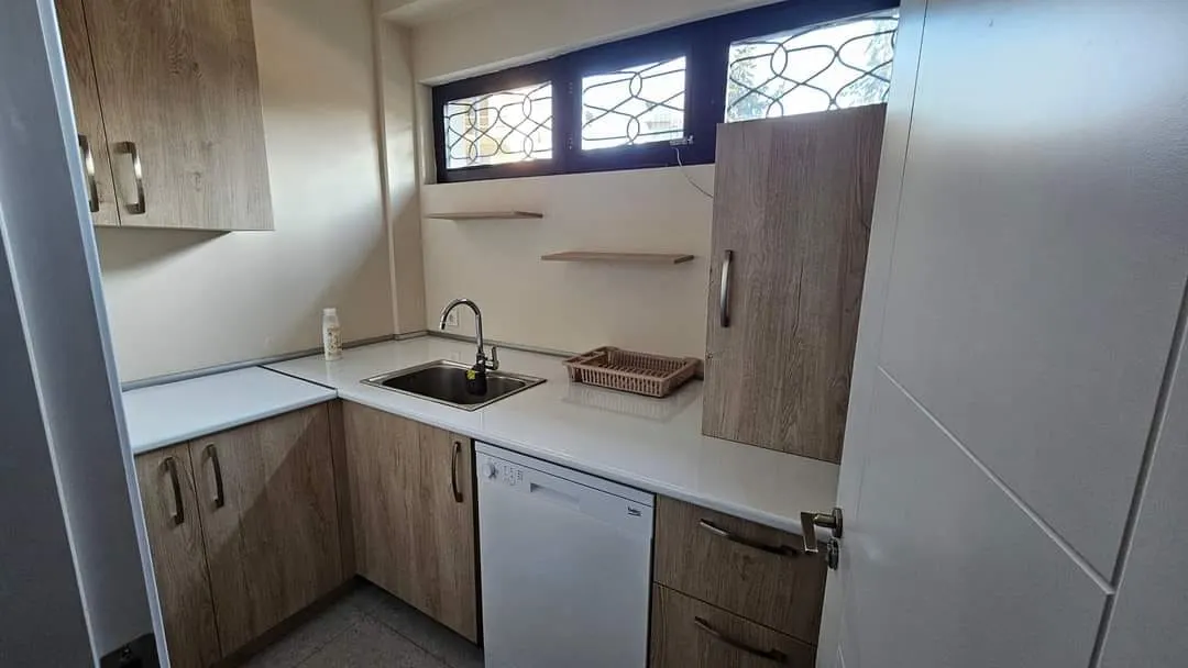Commercial, 106 m²