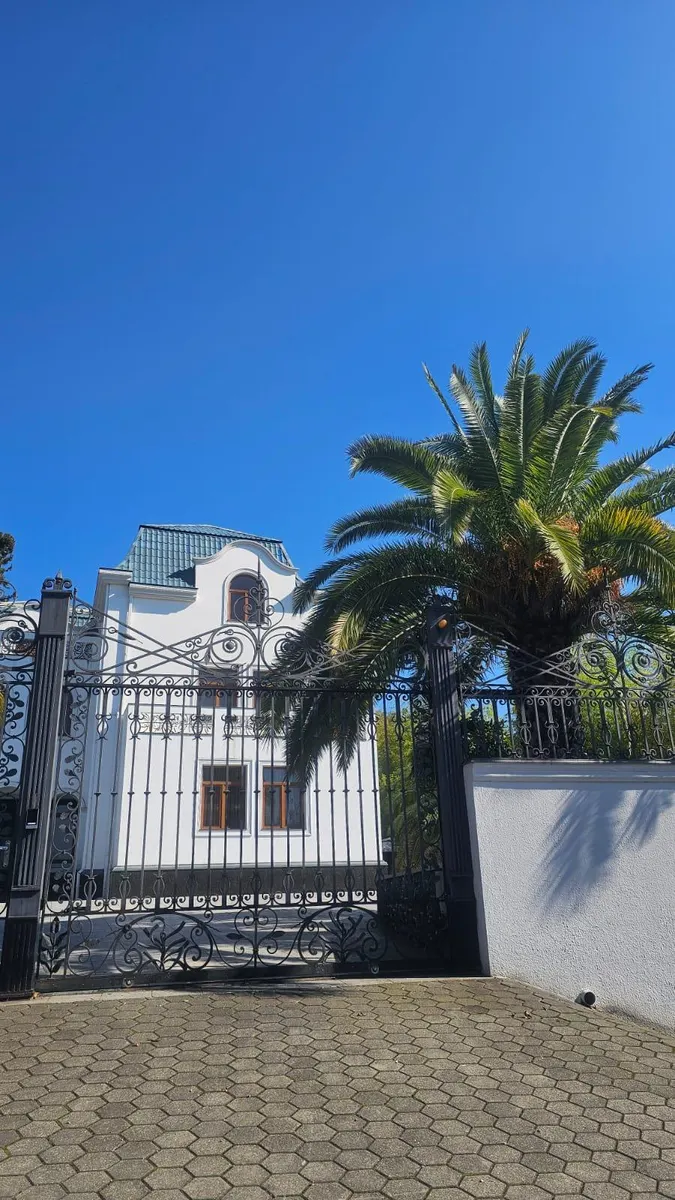 House, 10-room, 900 m²