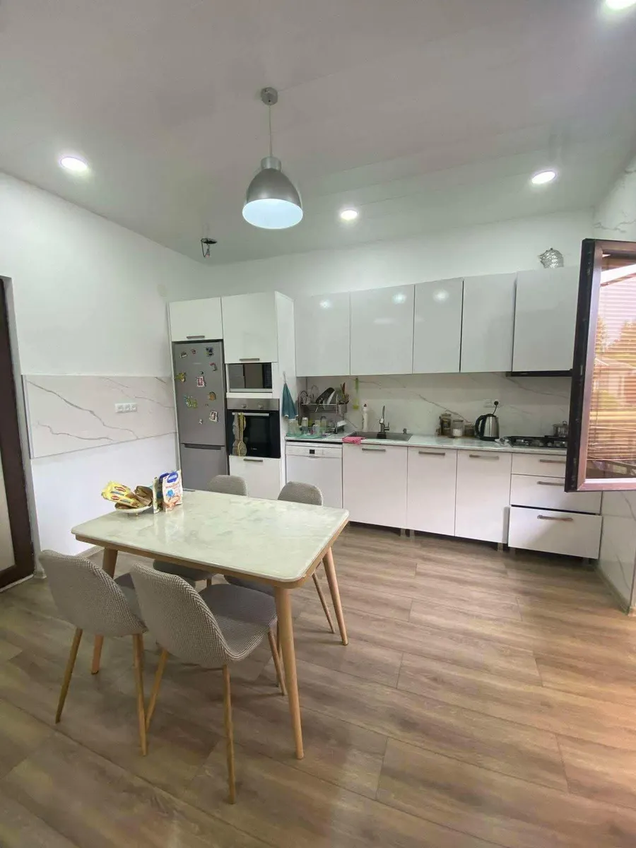 House, 5-room, 460 m²