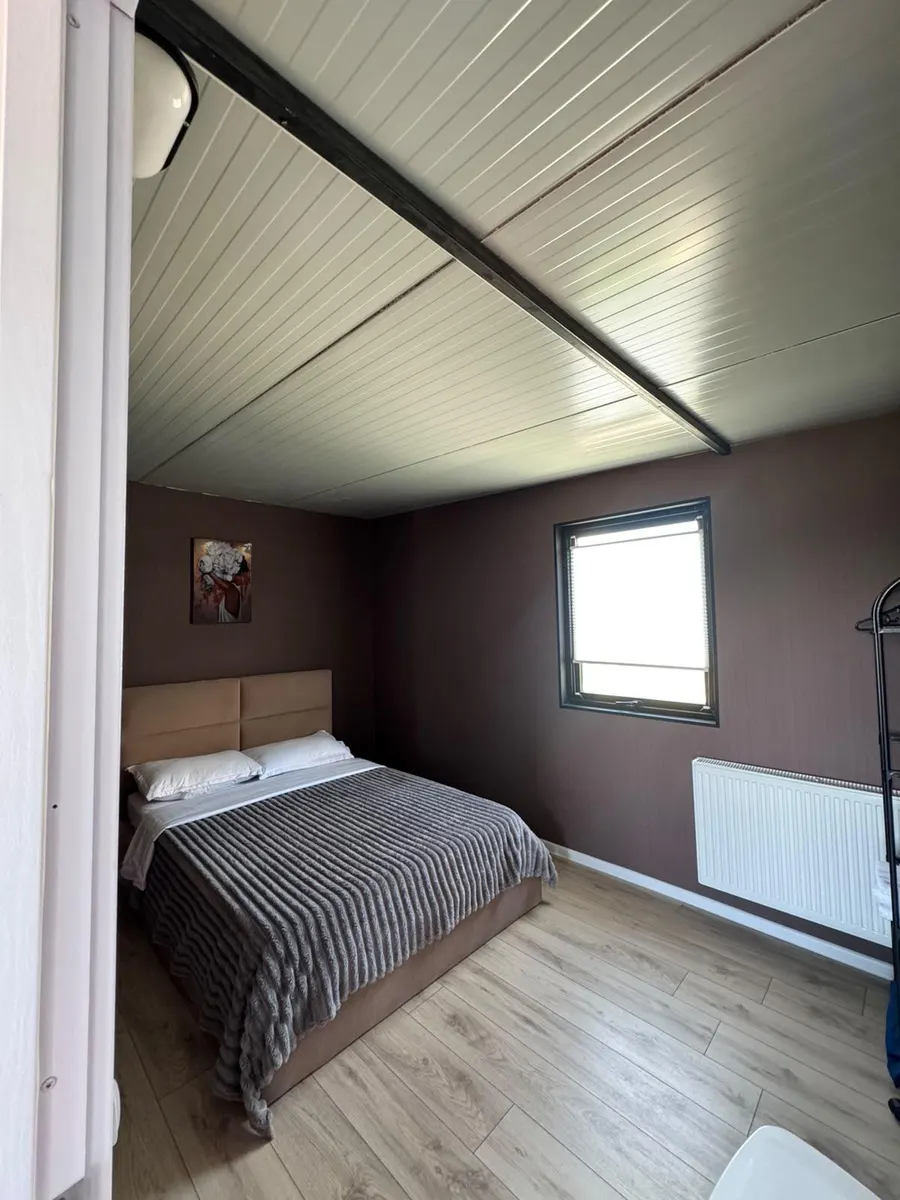 Дом, 5-комн., 250 м²